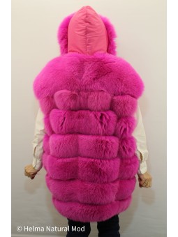 Gilet sans manche rose fushia à capuche de dos.