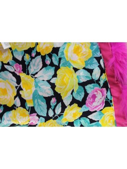 Intérieur doublure gilet sans manche rose fushia à capuche.